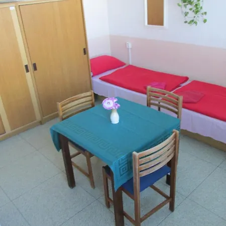 Hostel Modrá *